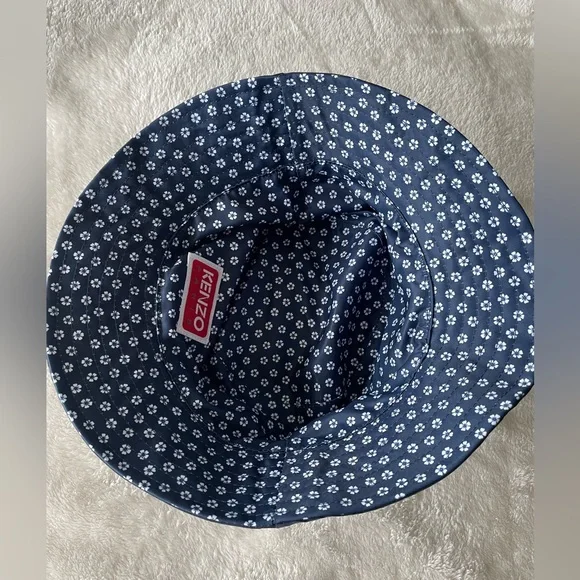 BNWT Kenzo Reversible Sakura Bucket Hat black